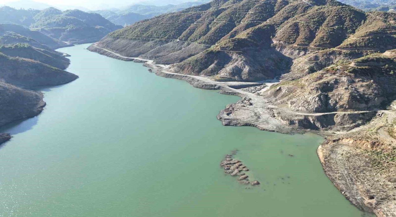 Son 65 yılın en kurak yılını yaşayan Hatayda kentin içme suyunu karşılayan barajın su seviyesi yüzde 18e düştü