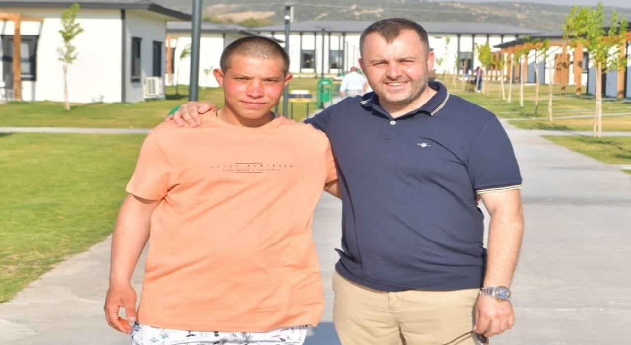 Sosyal medyada yaptığı paylaşımla gündem olan asker İbrahim, yemin töreni sırasında ailesi ve yakınlarıyla bir araya geldi