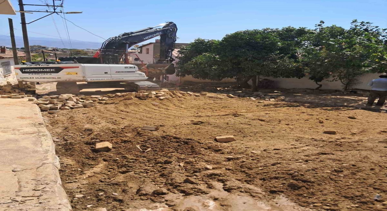 Sultanhisarda yol yenileme çalışmaları devam ediyor