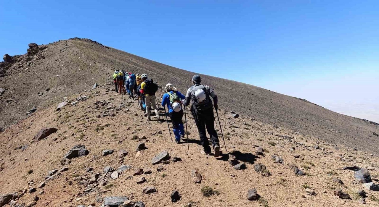 Süphan Dağında Malazgirt zaferi tırmanışı başarıyla tamamlandı