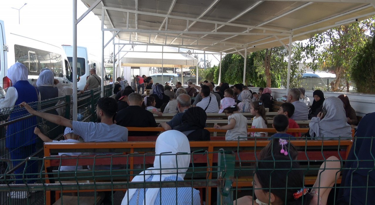 Suriyelilerin ülkelerine gönüllü dönüşü sürüyor