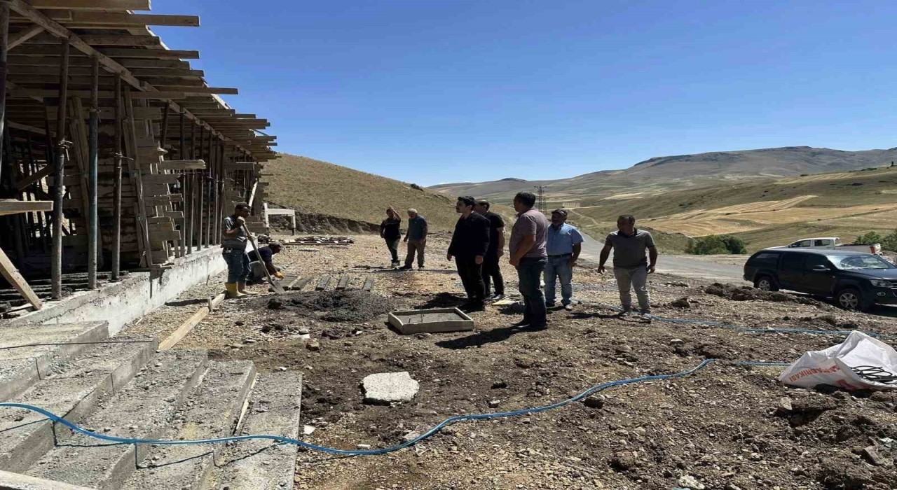 Susuz Kaymakamı hem köyleri tanıyor, hem sorunları çözüyor