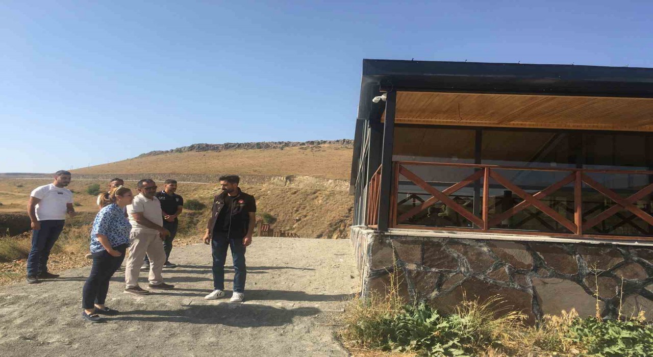 Susuz Şelalesinde çevre düzenlemesi yapılıyor