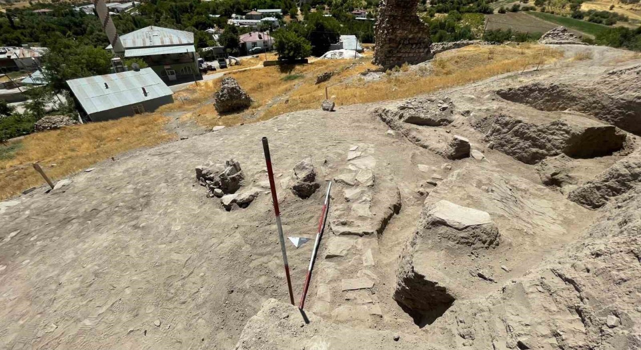 Tadım Kalesi ve Höyüğünde tarihe ışık tutan yeni bulgular