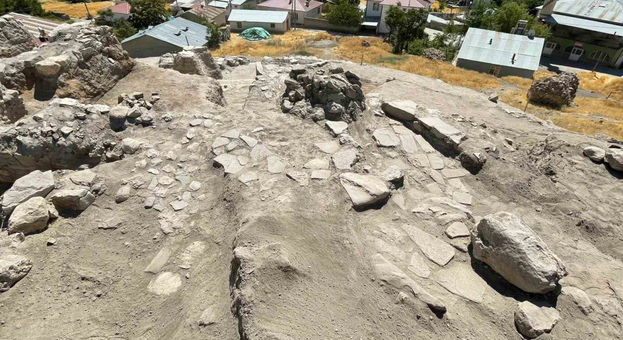 Tadım Kalesinde Roma kral veya soylu yolu keşfedildi