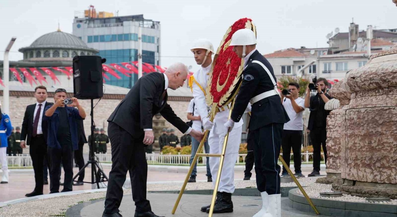 Taksim Meydanında 30 Ağustos Zafer Bayramı töreni