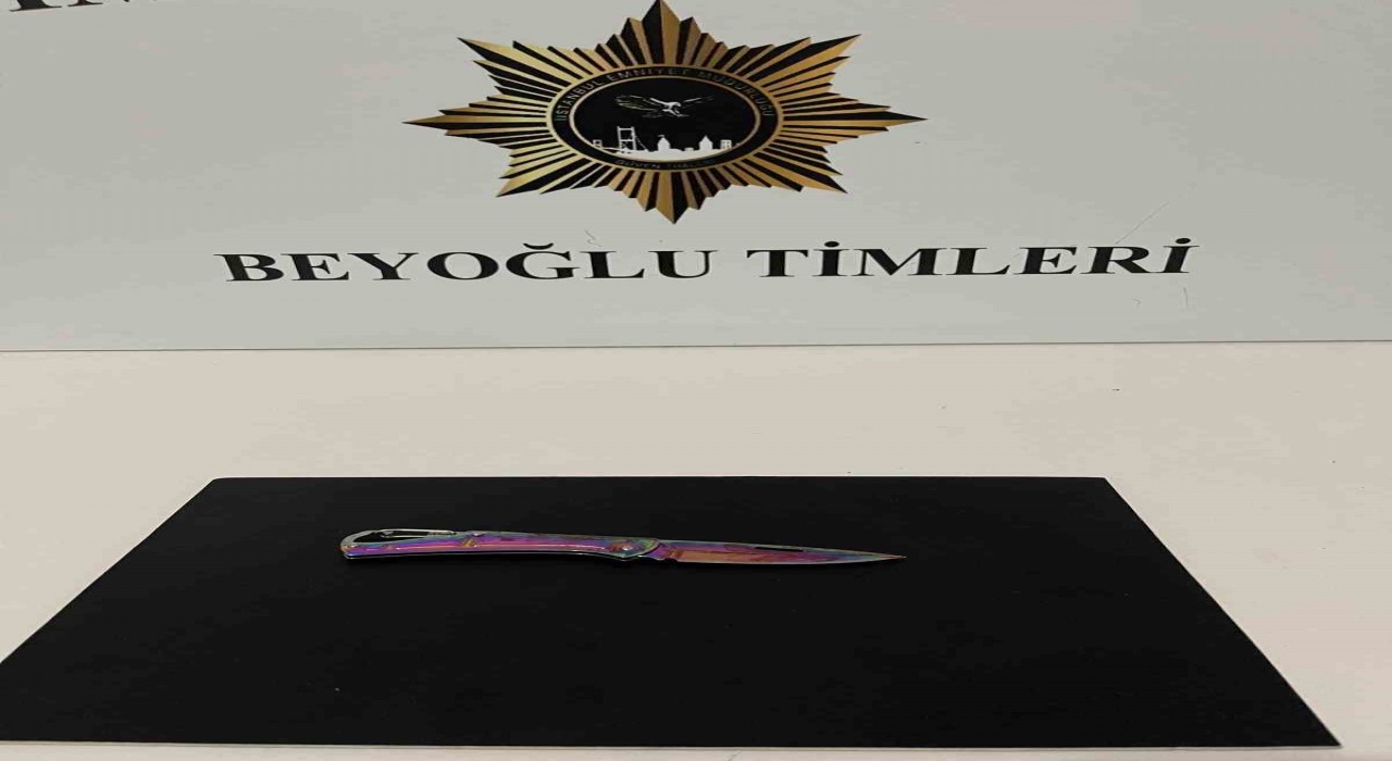 Taksimde sevgilisini kıskanan kadın 3 kişiyi bıçakladı