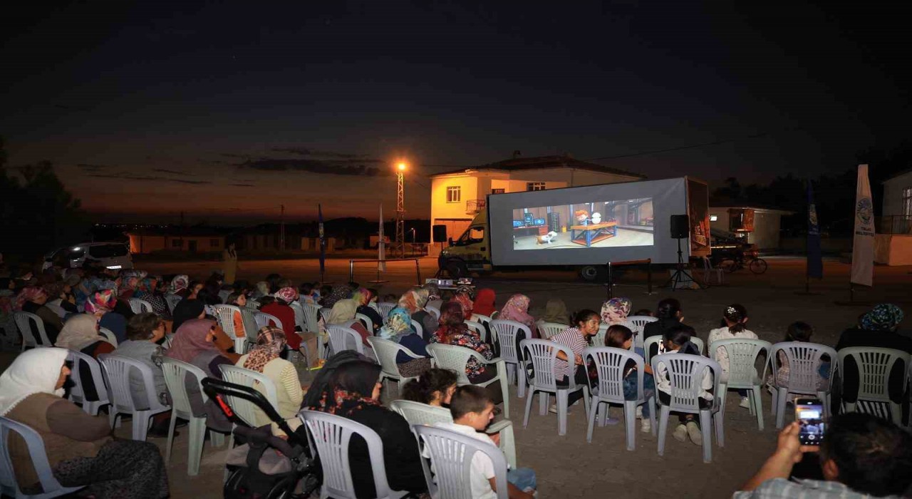 Talas kırsalında yazlık sinema keyfi