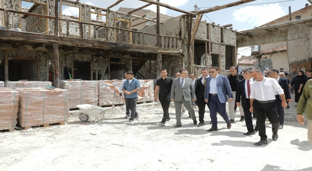 Tarihi Emet Hanında restorasyon çalışmaları devam ediyor