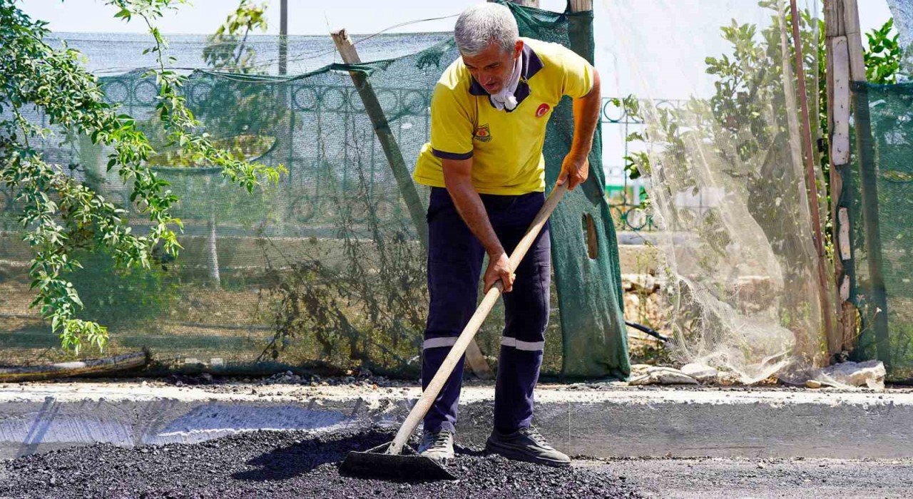 Tarsusta 9 mahallede asfalt yama çalışması tamamlandı