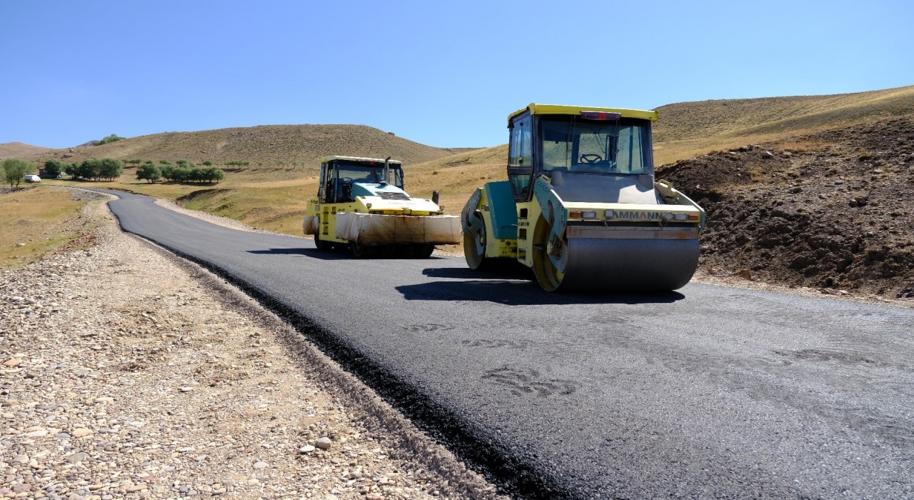 Taşlıçayda asfalt serim çalışmaları tamamlandı