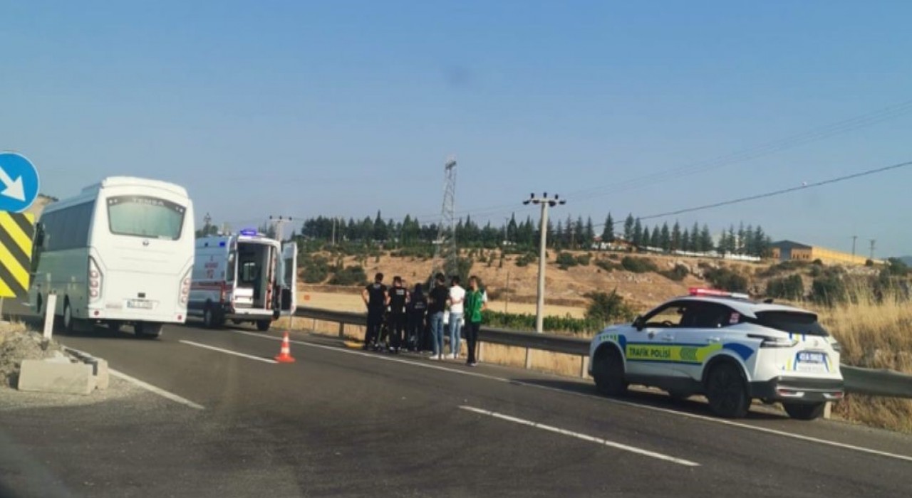 Tavşanlıda takla atan otomobildeki 2 kişi yaralandı