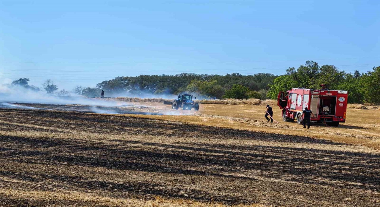 Tekirdağda 50 dönüm biçilmiş buğday tarlası yandı