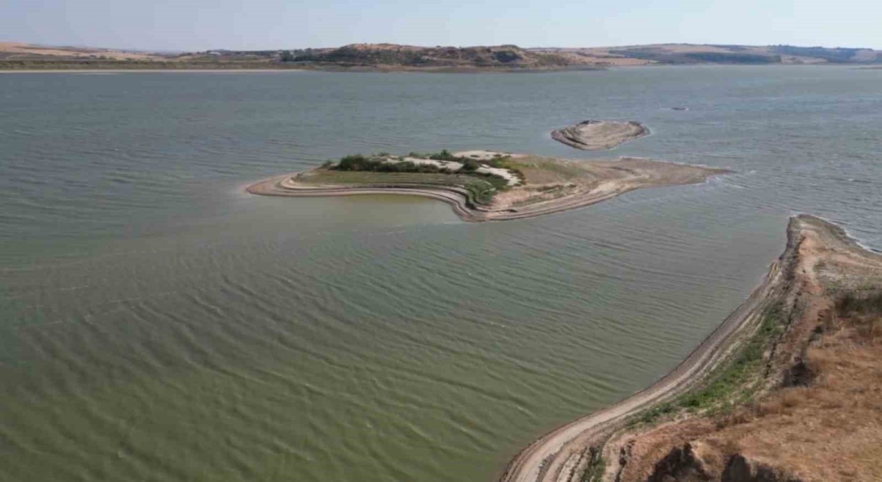 Tekirdağda barajda adacıklar oluştu