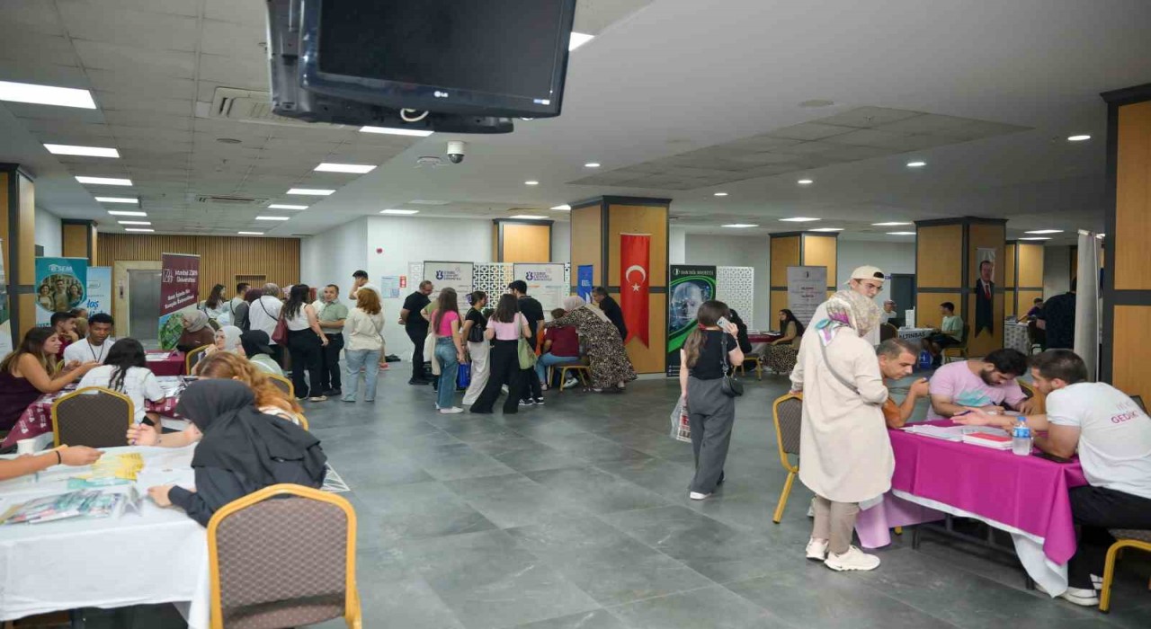 Tercih ve Tanıtım Fuarı Esenyurtlu gençleri üniversitelerle buluşturdu