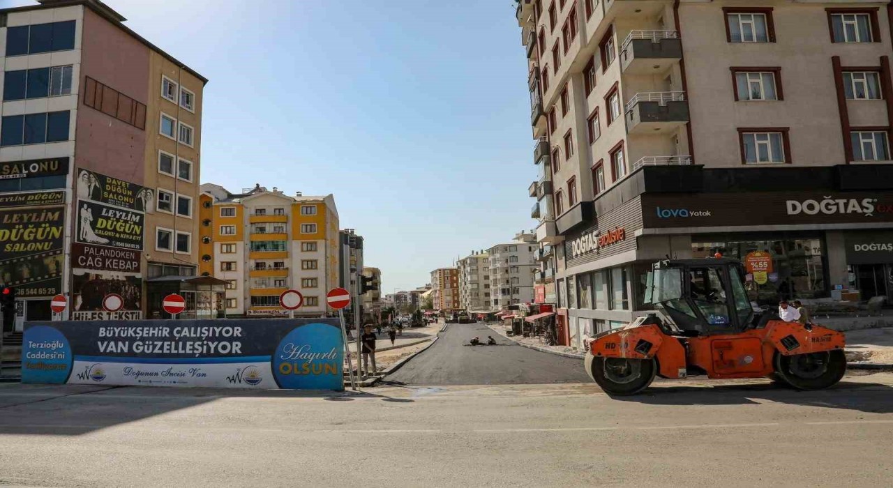 Terzioğlu Caddesinde asfalt serimi başladı