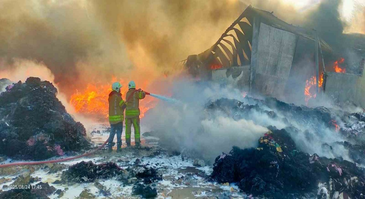 Tokatta kumaş geri dönüşüm deposunda çıkan yangın kontrol altına alındı