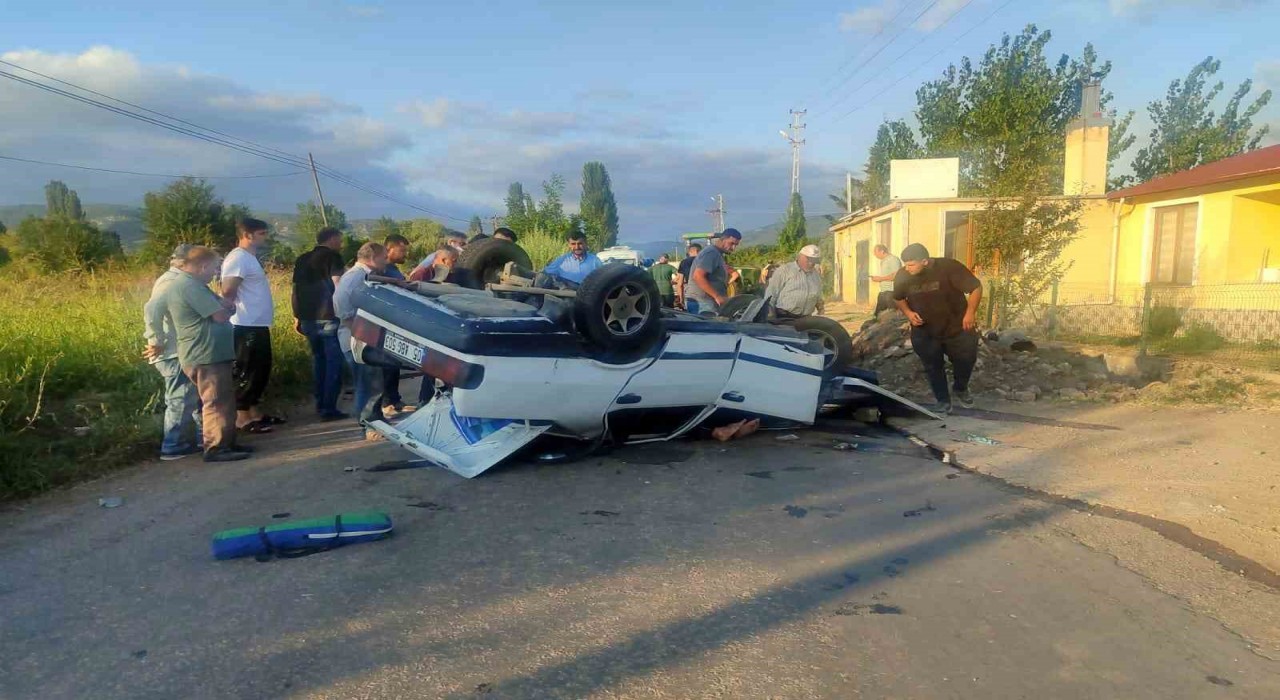 Tokatta otomobil ile traktör çarpıştı: 1 yaralı