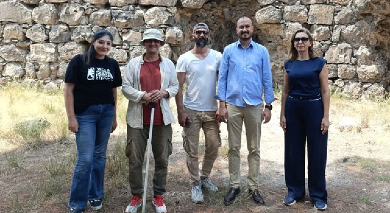 Toprakkale Kalesi’nde Kazı ve Restorasyon Çalışmaları Hızla Sürüyor