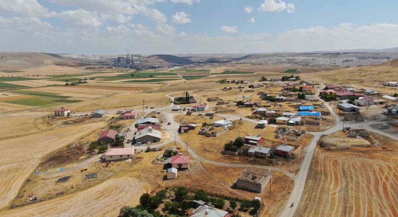 Torkunun iştiraki olduğu Konya Şekere bağlı Kangal Termik Santrali köylüleri yurdundan etti