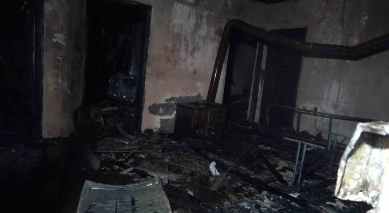 Torununun doğum gününü kutlarken evinin yandığı haberini aldı