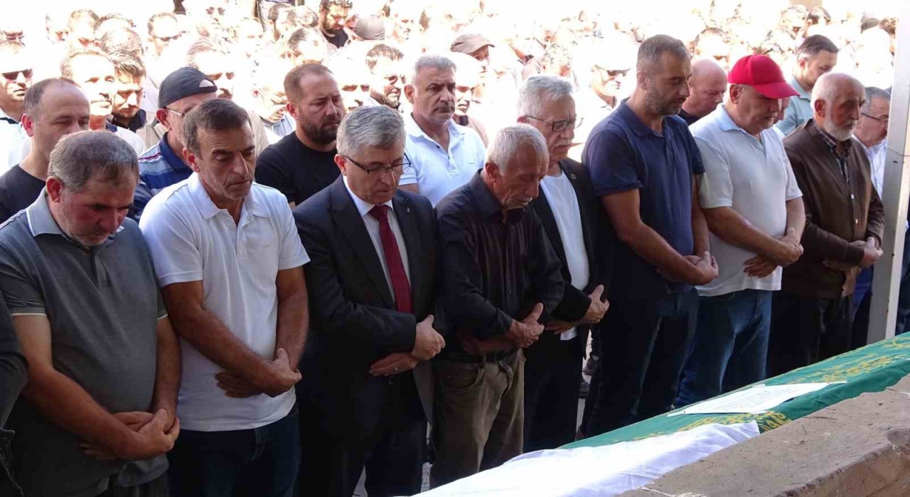 Trafik kazasında hayatını kaybeden hemşire son yolculuğuna uğurlandı