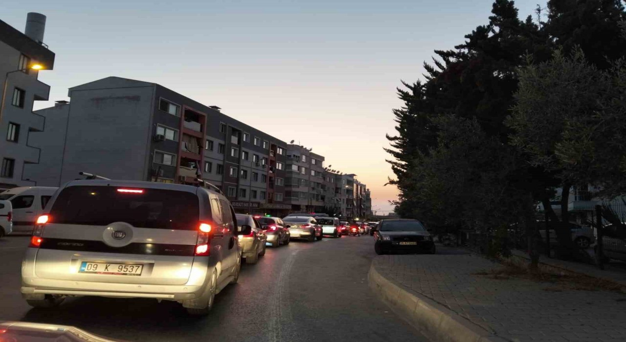 Trafik yoğunluğundan Kuşadası da nasibini aldı