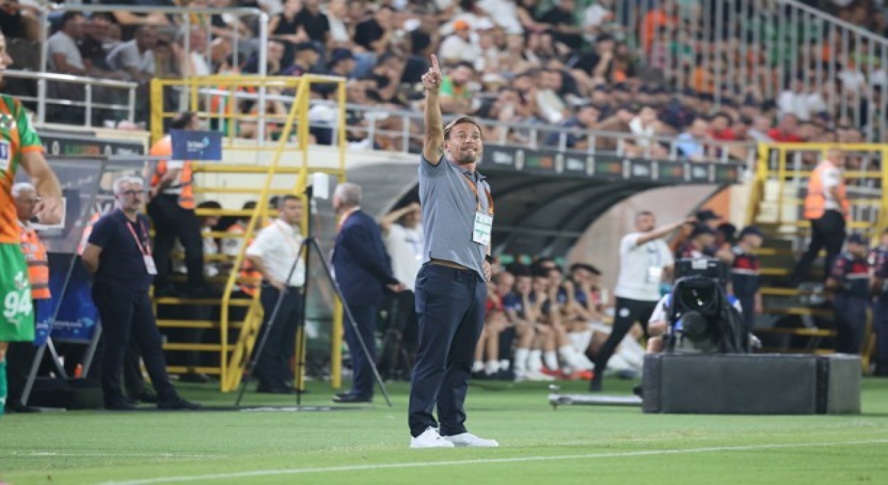 Trendyol Süper Lig: Corendon Alanyaspor: 0 - Çaykur Rizespor: 0 (İlk yarı)