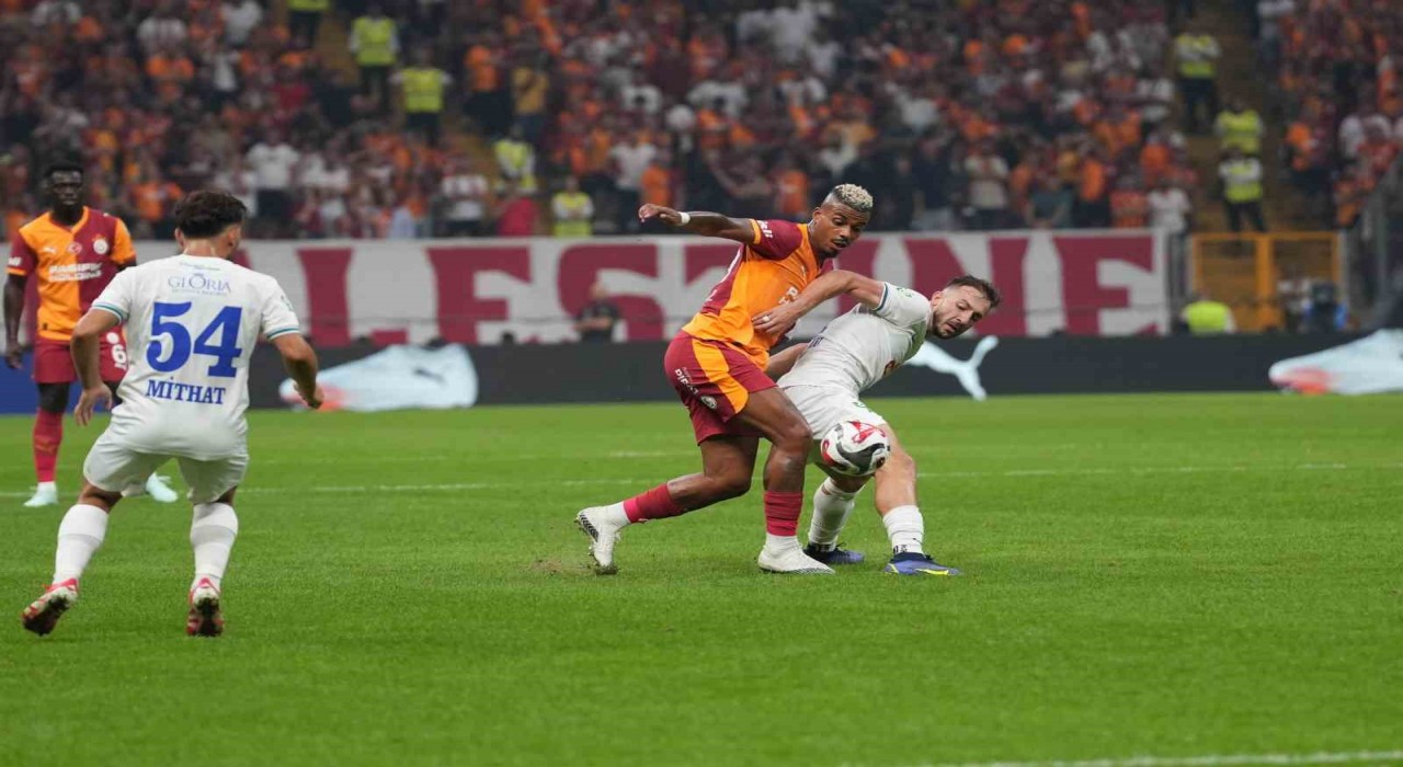 Trendyol Süper Lig: Galatasaray: 1 - Çaykur Rizespor: 0 (İlk yarı)