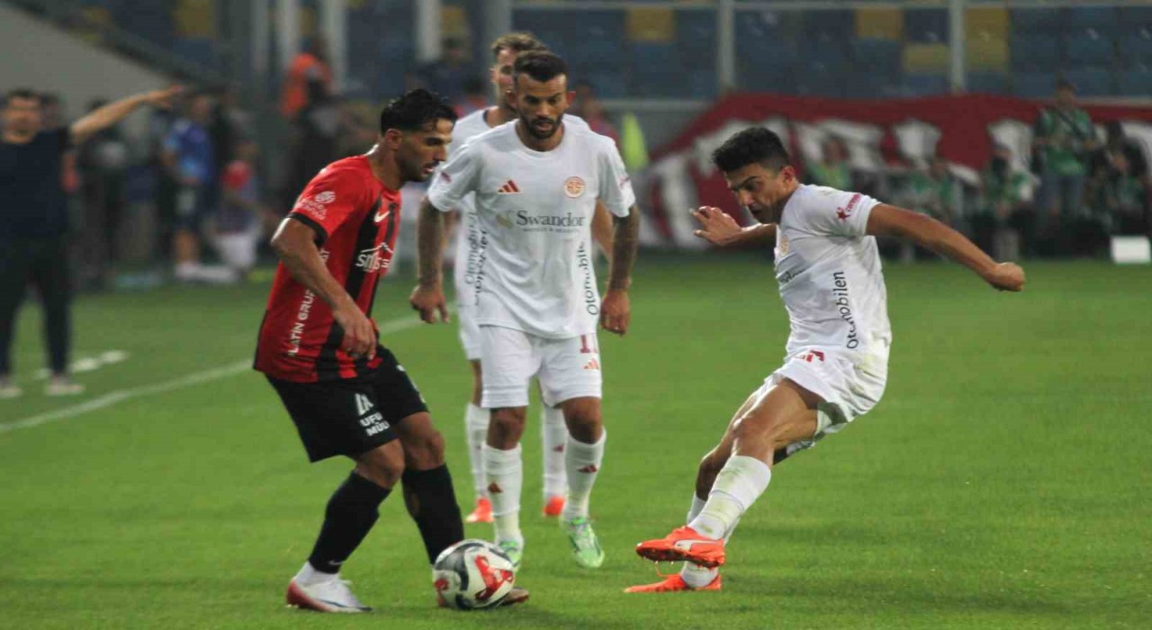 Trendyol Süper Lig: Gençlerbirliği: 0 - Antalyaspor: 0 (ilk yarı)
