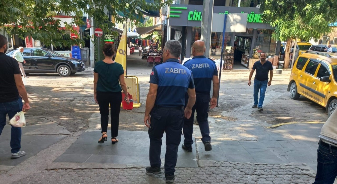 Tuncelide kaldırım işgaline yönelik denetim: 9 esnafa para cezası