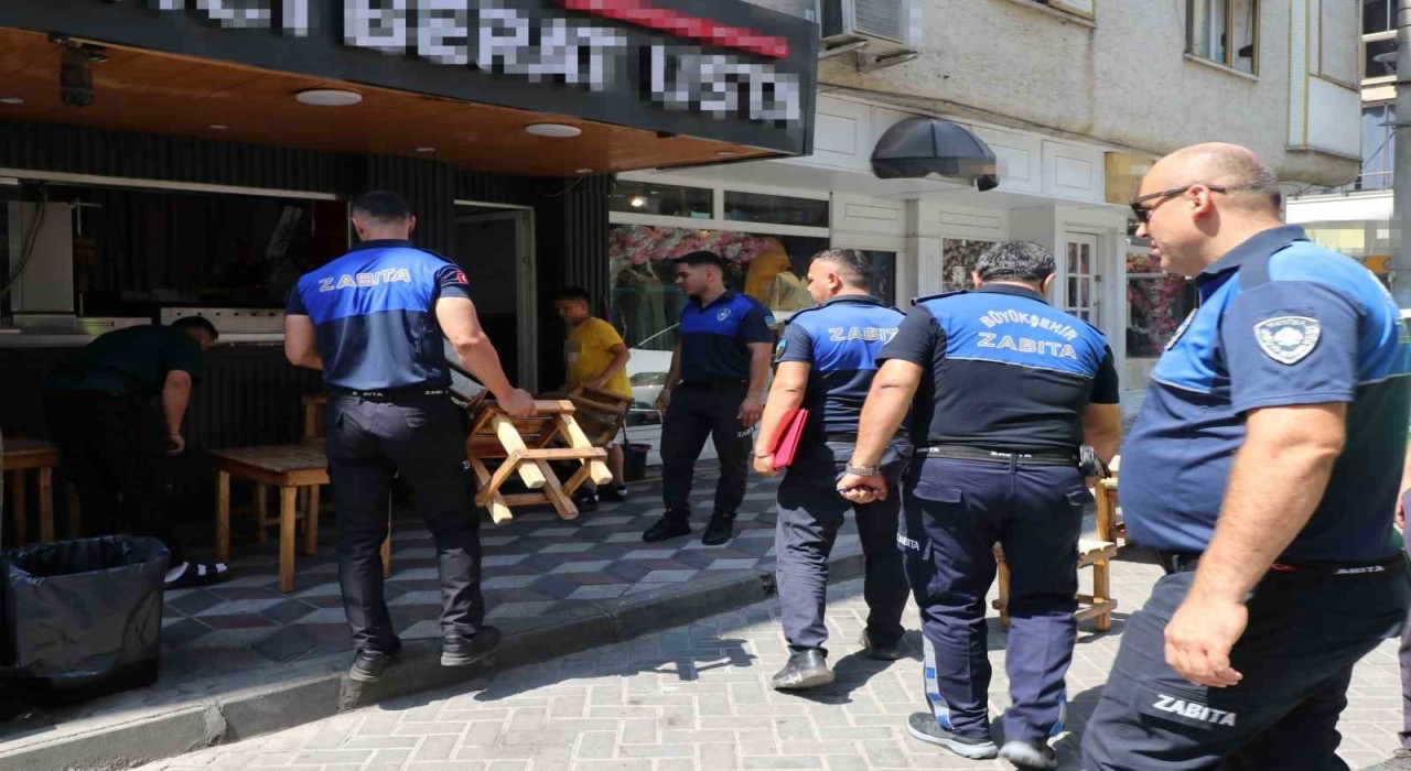 Turgutlu Zabıtasından kaldırım işgali denetimi