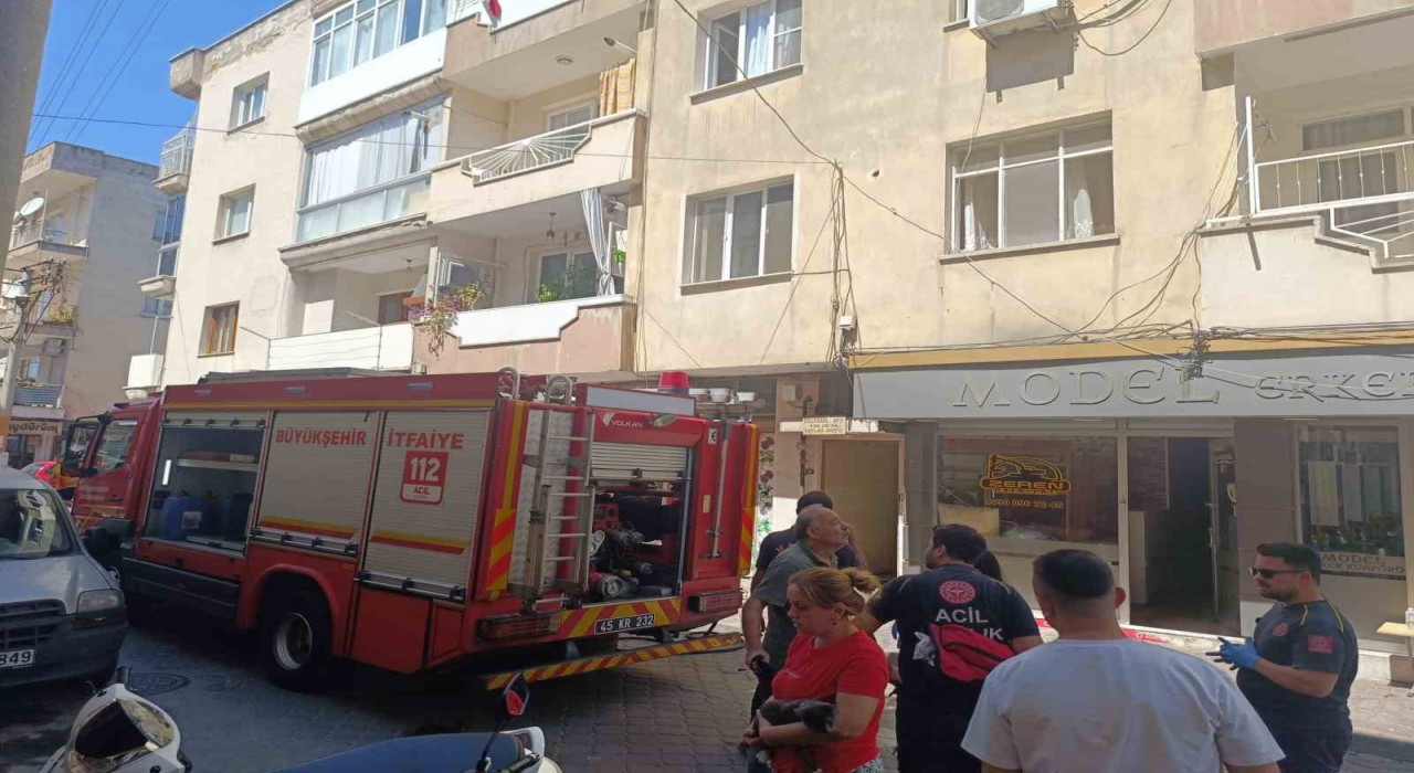 Turgutluda çıkan yangında 2 muhabbet kuşu telef oldu