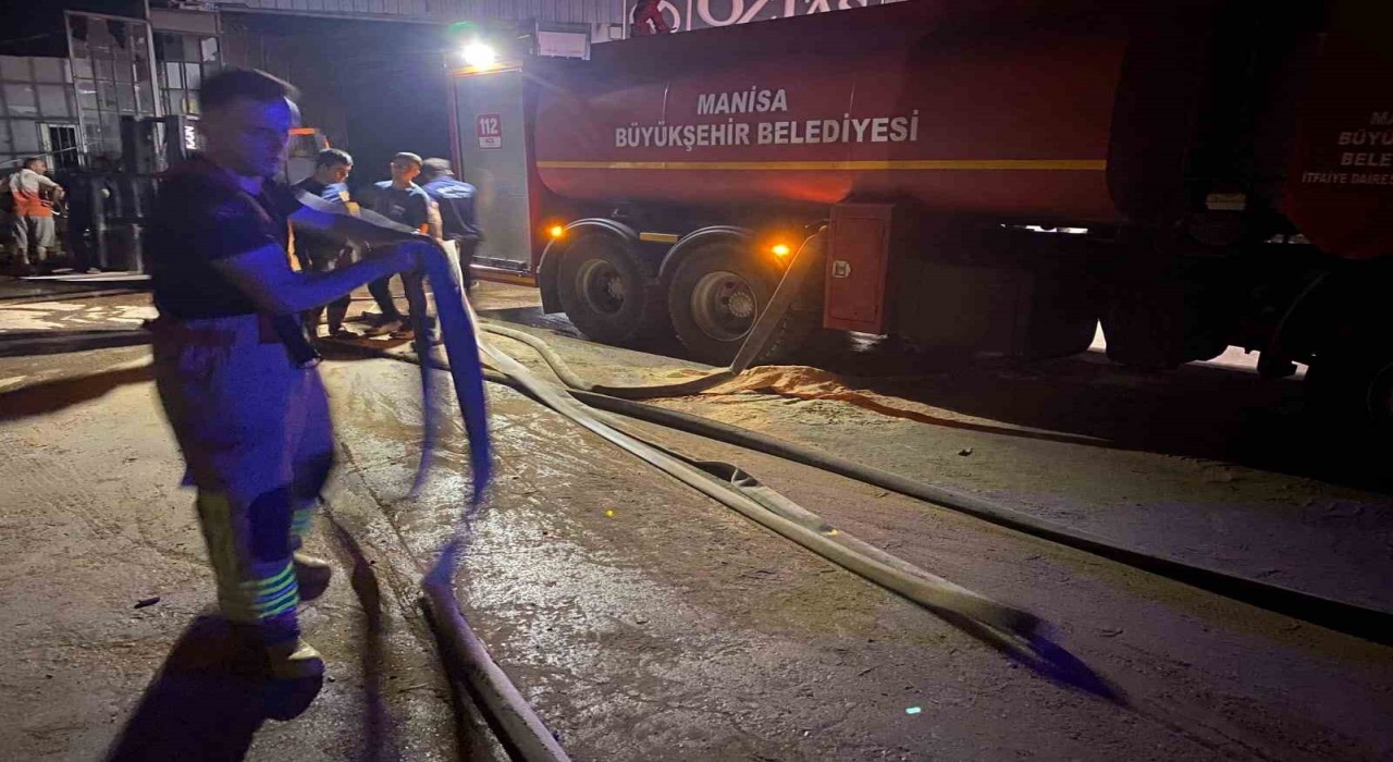 Turgutluda kereste işletmesinde yangın paniği