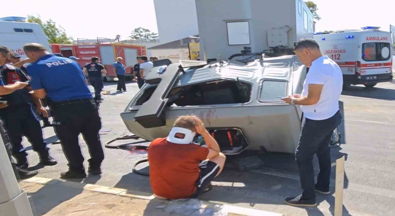 Turistlerin karavanı ile tır çarpıştı: 1i ağır 3 yaralı