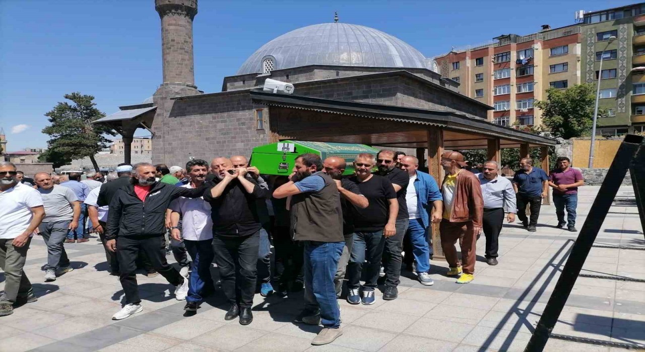 Türk Halk Müziğinin usta sesi Bahattin Karakoça son veda