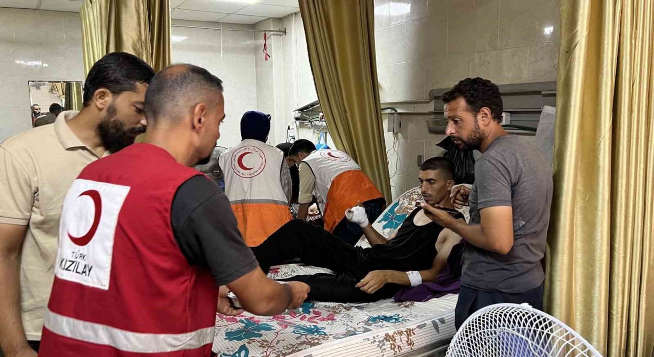 Türk Kızılay Gazzedeki El Kudüs Hastanesine her gün sıcak yemek ulaştırıyor