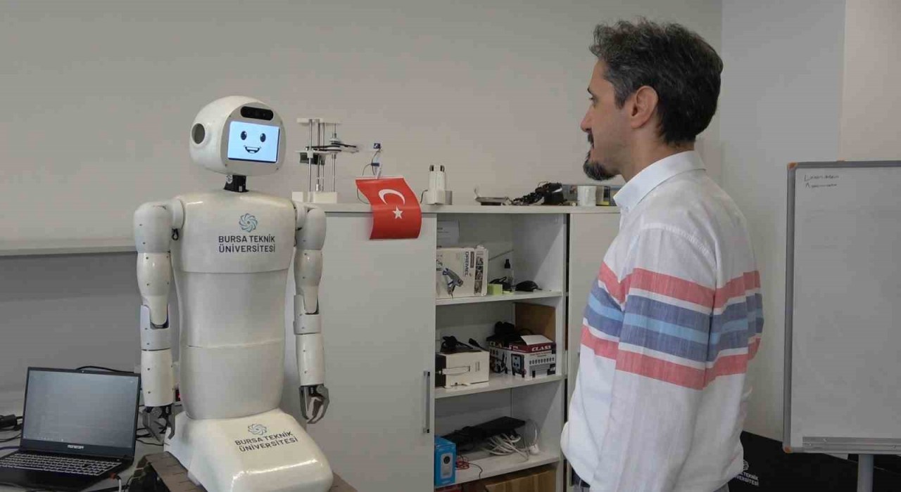 Türk üniversitelerinde bir ilk: Yapay zeka destekli insansı robot geliştirildi