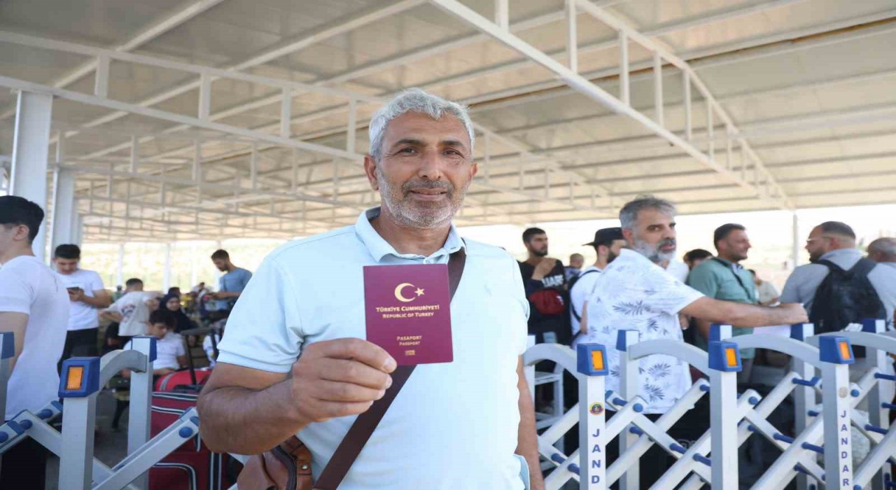 Türk vatandaşların Suriyeye geçiş dönemi başladı