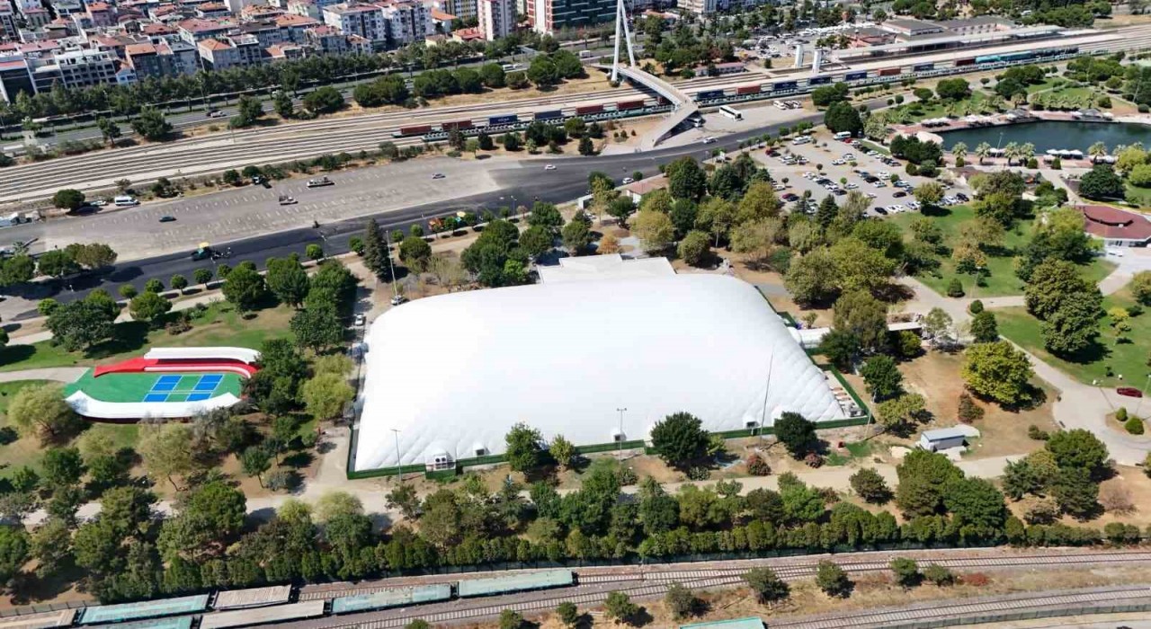 Türkiyenin en büyük şişme oyun alanı Samsunda