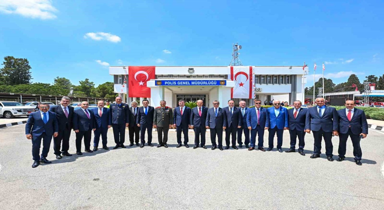 Türkiyenin hibe ettiği 29 araç, KKTC İçişleri Bakanlığına teslim edildi