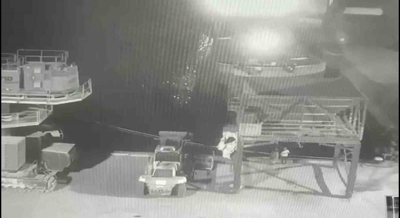 Tutuklanan kaptanın limanda gemisini incelerken görüntüleri ortaya çıktı