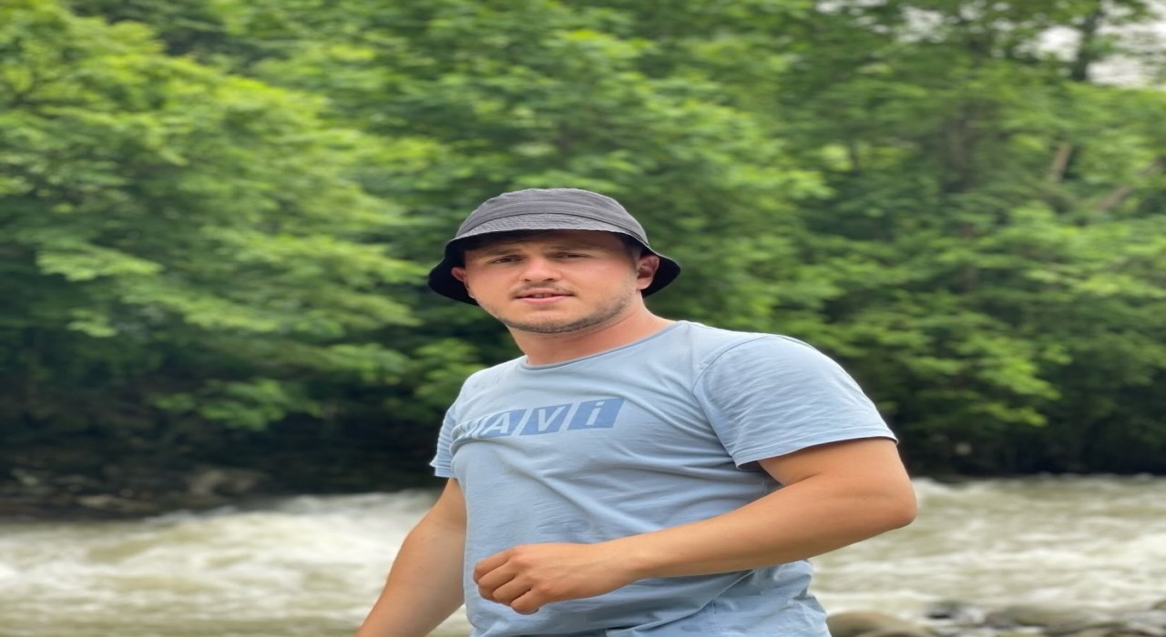 Tutukluk yapan silahıyla oynarken silah ateş aldı, genç hayatını kaybetti