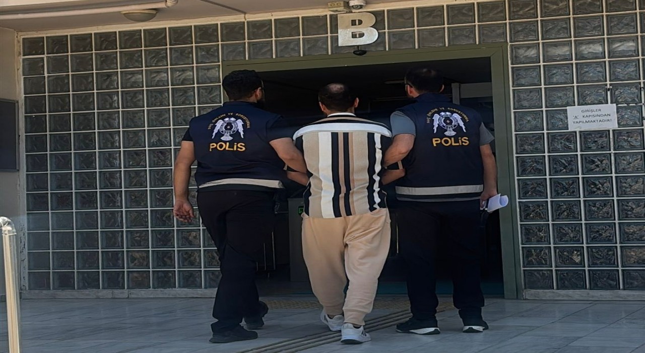 Üç ayrı suçtan aranan şahıs Efelerde yakalandı
