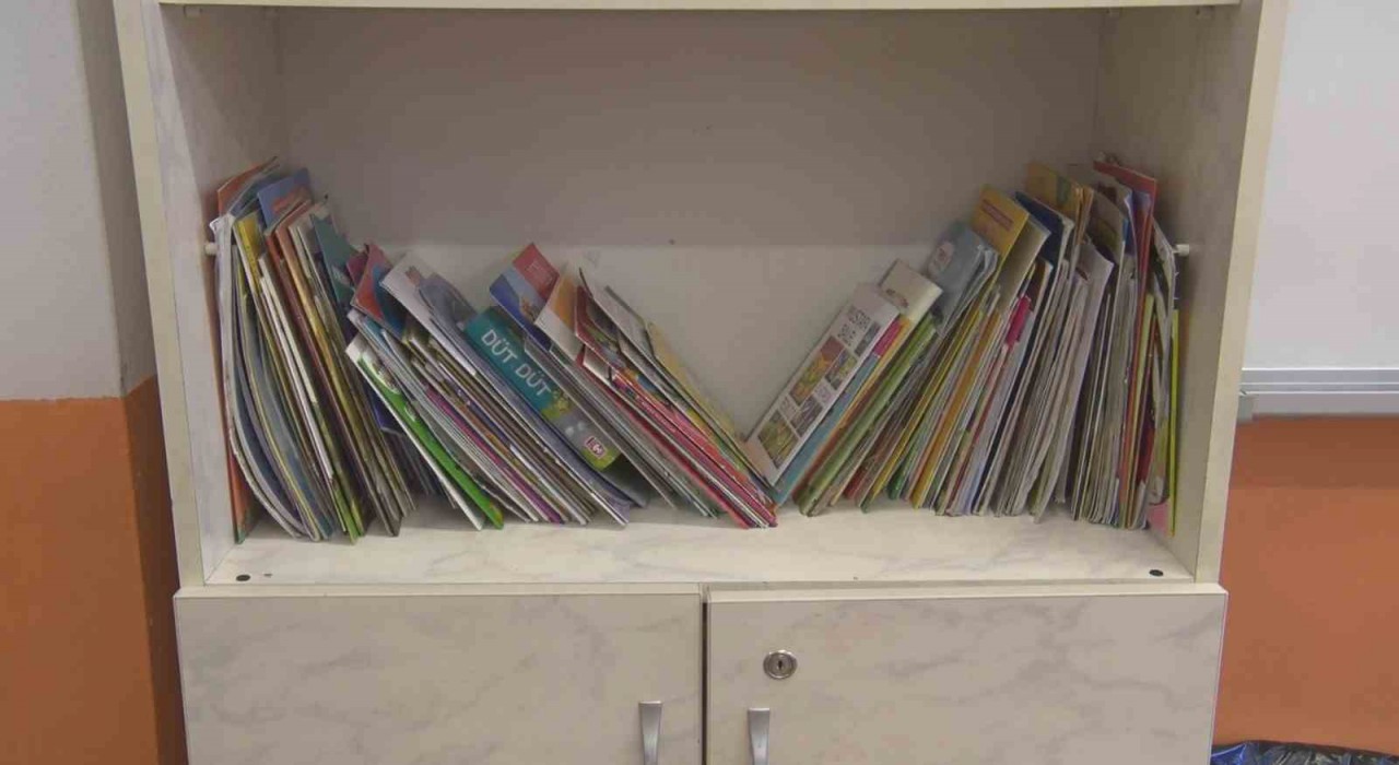 Ücretsiz ders kitapları sıralardaki yerini aldı