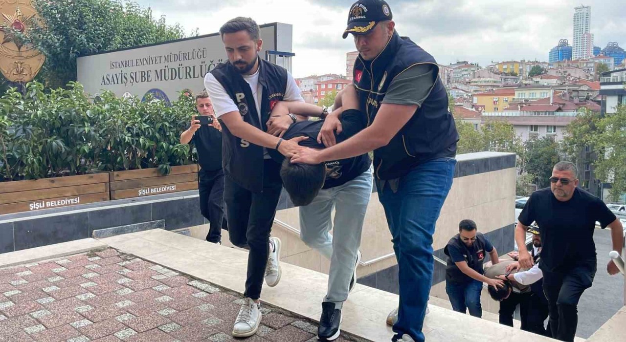 Ümraniyede boğazı satırla kesilerek öldürülen kadının son görüntüleri ortaya çıktı