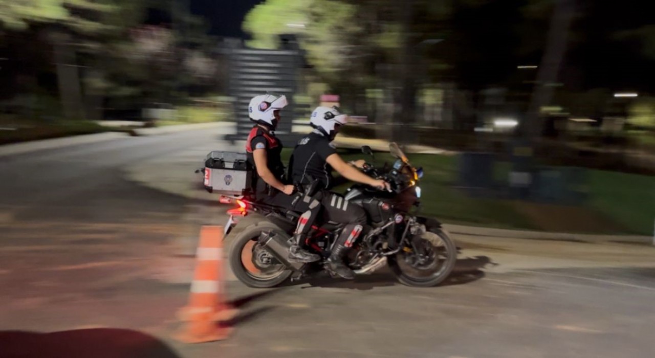 Ümraniyede sokak ortasında vahşet: Satırla boğazı kesilerek öldürüldü