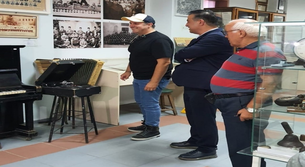 Ünlü oyuncu İlker Ayrıktan Balıkesir Lisesine ziyaret