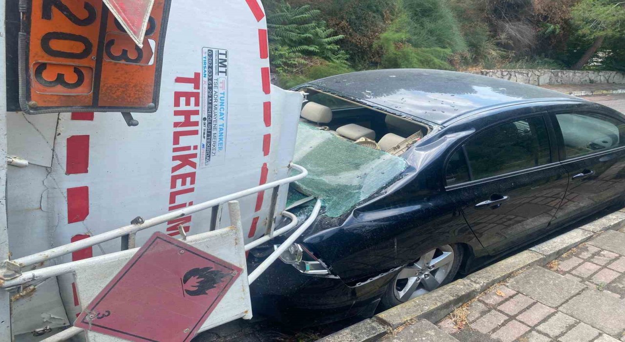 Üsküdarda akaryakıt tankeri devrildi: 1 yaralı