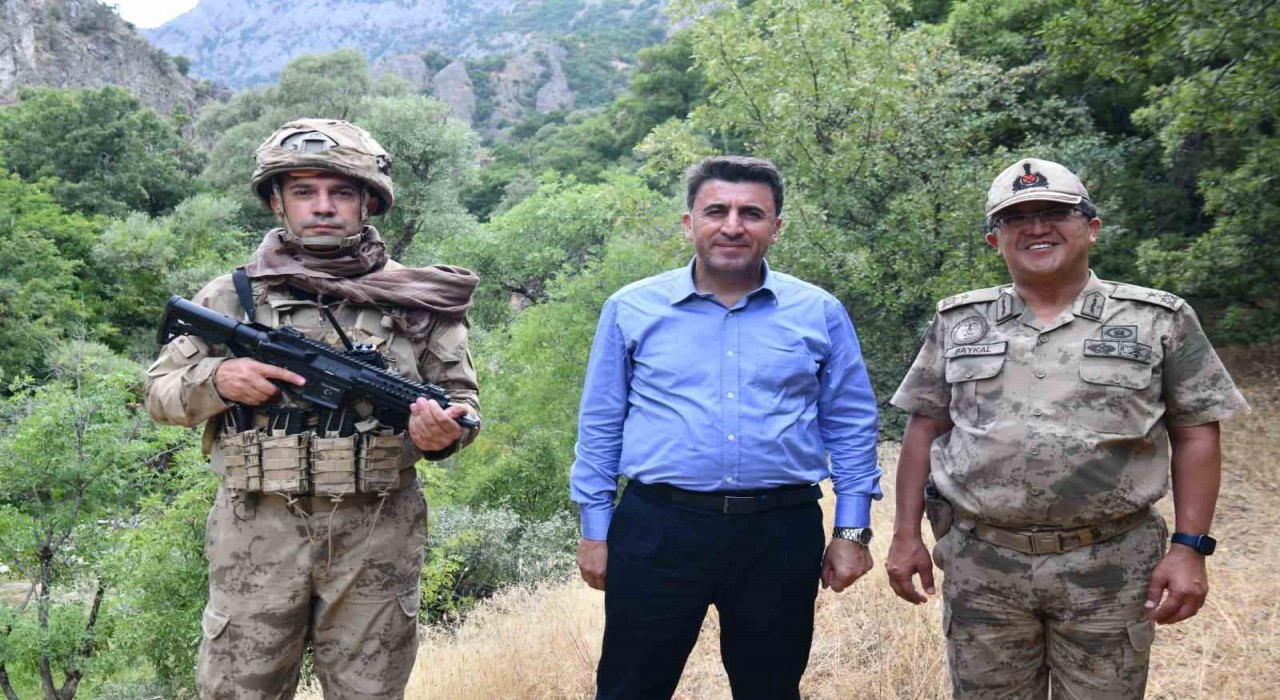 Vali Aygöl, Aliboğazında askerlerle bir araya geldi